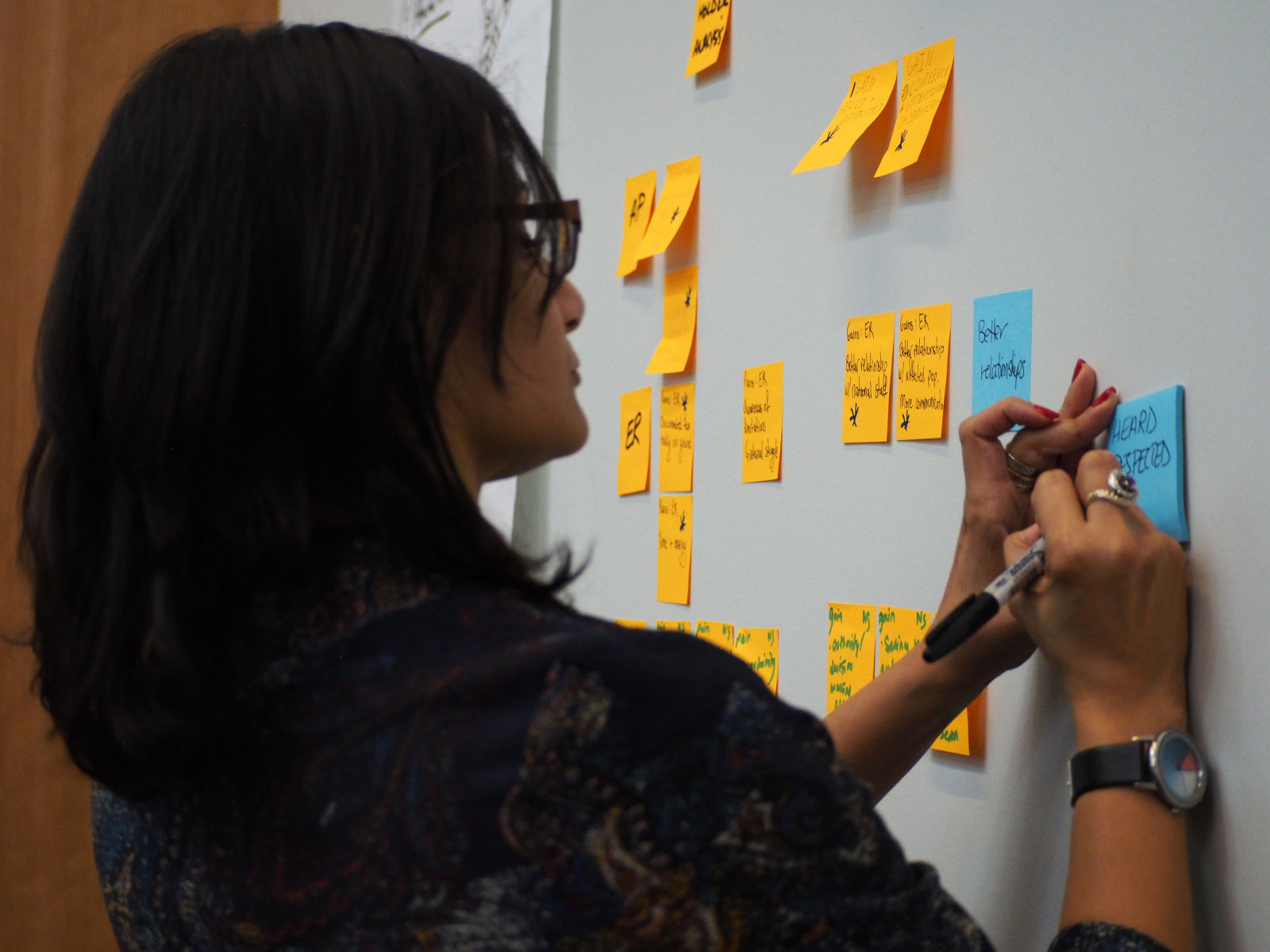 Emergency Data Science participant writes on a sticky note